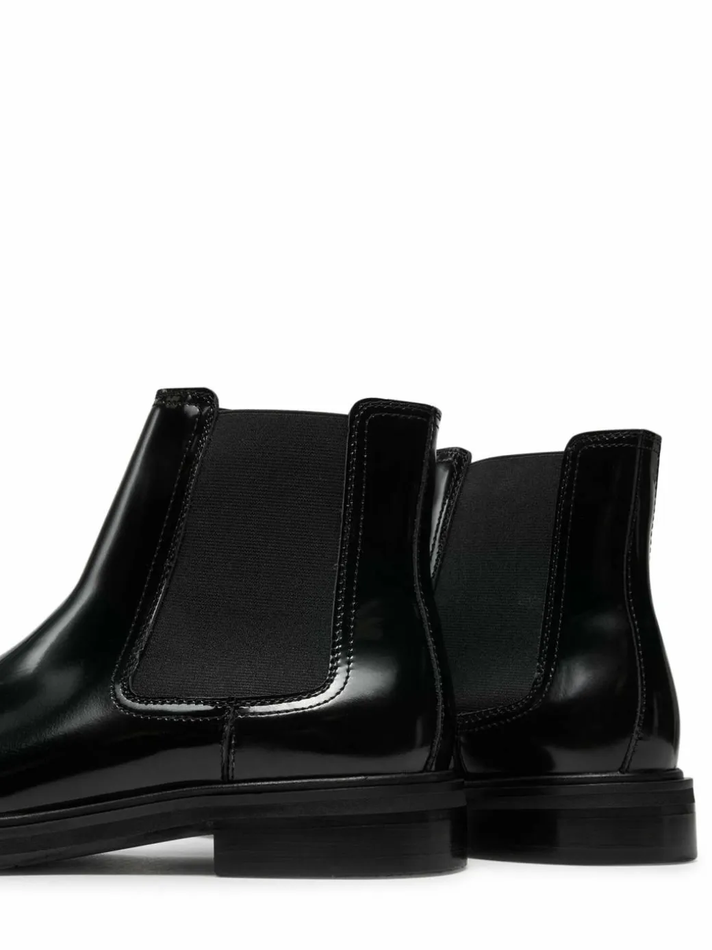 Chelsea Duggal 13847677 Nero